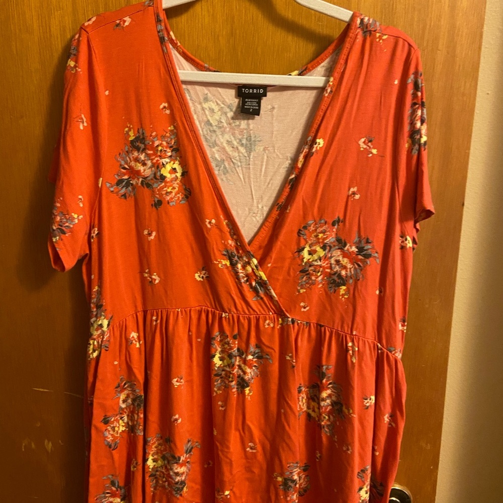 Torrid V neck high low baby doll top